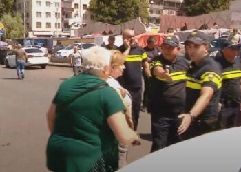 დეზერტირების ბაზართან ამ წუთებში ხმაურია