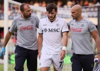 ხვიჩა კვარაცხელია სეზონის პირველ მატჩში შესვენებამდე თავბრუსხვევის გამო შეცვალეს