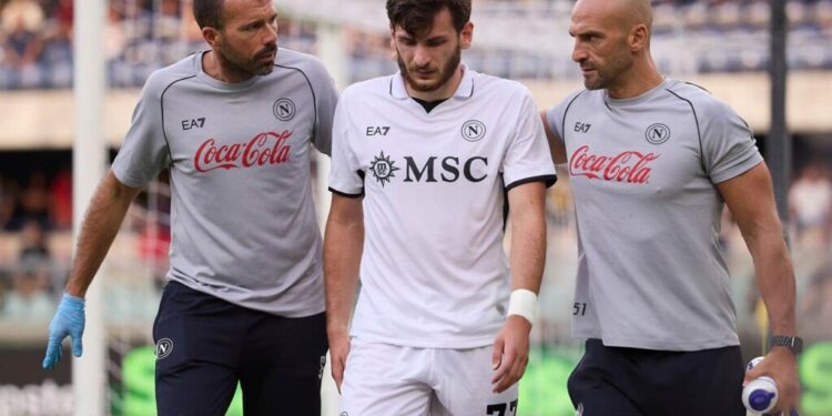 ხვიჩა კვარაცხელია სეზონის პირველ მატჩში შესვენებამდე თავბრუსხვევის გამო შეცვალეს