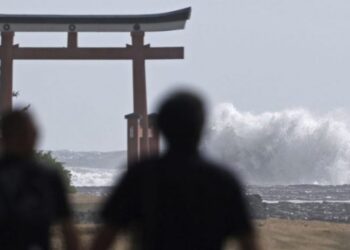 ვიდეო – ტაიფუნი იაპონიაში – ევაკუირებულია მილიონამდე ადამიანი, არის მსხვერპლი
