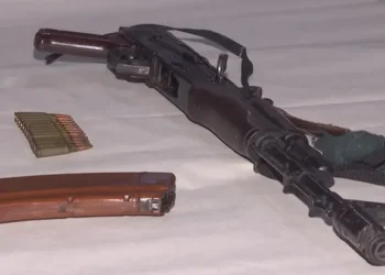 პოლიციამ თბილისსა და რეგიონებში უკანონო ცეცხლსასროლი იარაღი და საბრძოლო მასალა ამოიღო – დაკავებულია 8 პირი