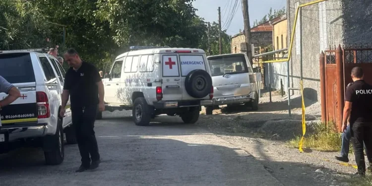 დააკავეს მამაკაცი, რომელსაც ცოლისა და ორი მეგობრის მკვლელობა ედება ბრალად