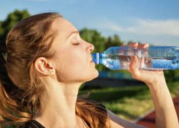 რატომ არ შეიძლება სითხის პლასტმასის ბოთლიდან დალევა