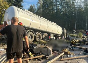 უკრაინაში ავტოცისტერნა ბლოკპოსტს შეეჯახა, დაღუპულია პოლიციელი