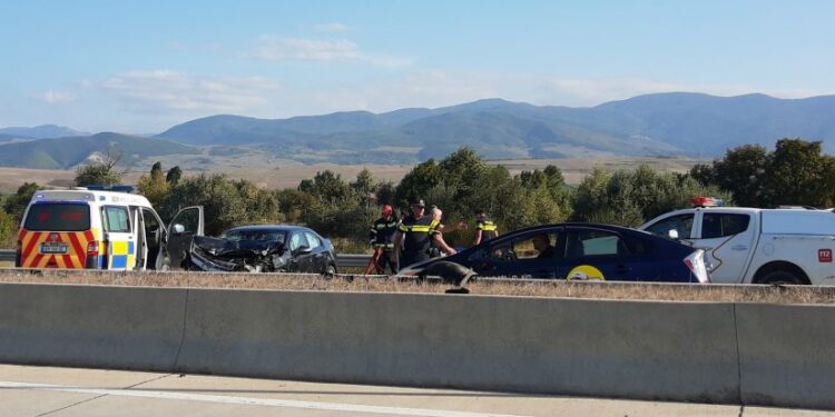 ავტოსაგზაო შემთხვევა ავტობანზე, არიან დაშავებულები