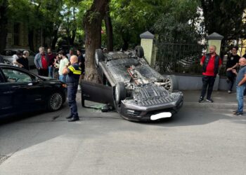 ერთი ადამიანი დაშავდა ავტომობილის ამობრუნების შედეგად თბილისში