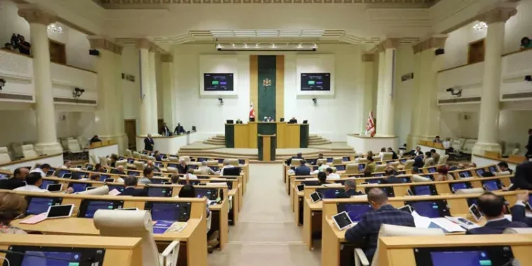 საპარლამენტო უმრავლესობამ ე.წ. ლგბტ პროპაგანდის საწინააღმდეგოდ მომზადებული კანონპროექტი ერთხმად – 84 ხმით მიიღო