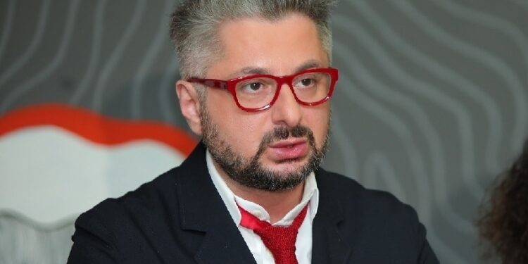 ” საგრანტო ფონდის შექმა არასამთავრობო სექტორის მოსყიდვაა – სულ რომ შუაზე გასკდეს „ქართული ოცნება“, რა შეთავაზებებიც არ უნდა ჰქონდეს, ხელისუფლებას მაინც დატოვებს” – გვარამია