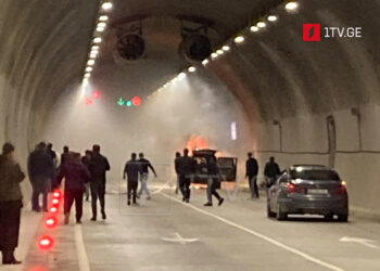 რიკოთის გვირაბში ავტომობილს ცეცხლი გაუჩნდა – დასავლეთ საქართველოს გზაზე საცობია