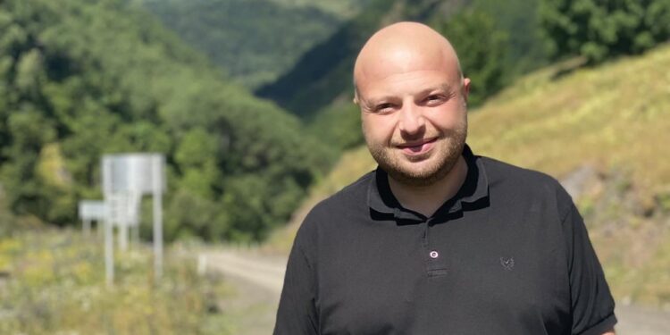 აქციების დარბევაზე აზრის გამოთქმისთვის გაგვათავისუფლეს – შშს-ს ყოფილი თანამშრომელი