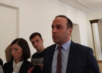 პარტია „გახარია საქართველოსთვის” ინფორმაციით, ლევან გოგიჩაიშვილს თავს 20-მდე პირი დაესხა