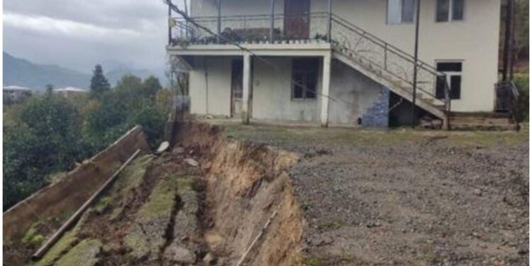 ქობულეთის რამდენიმე სოფელში მეწყრული პროცესები განვითარდა – ტერიტორიიდან რამდენიმე ოჯახის ევაკუაცია განხორციელდა