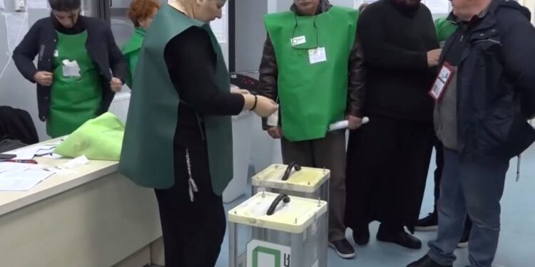 12:00 საათის მონაცემებით, გურიის რეგიონში საარჩევნო უბანზე 21 748 ადამიანი მივიდა- მონაცემები რეგიონის მიხედვით