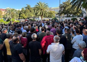 ბათუმში უსახლკაროები აქციას მართავენ და ბათუმის მერის გადადგომას ითხოვენ