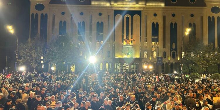 რუსთაველის გამზირი გადაიკეტა | მოქალაქეები აქციისთვის ემზადებიან