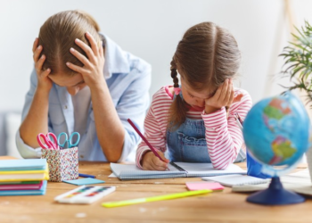 უნდა ჩაერთოს თუ არა მშობელი ბავშვს მეცადინეობისას – რჩევები მშობლებისთვის