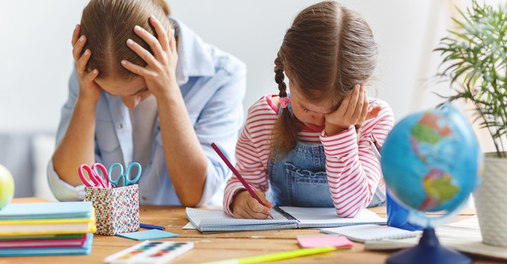 უნდა ჩაერთოს თუ არა მშობელი ბავშვს მეცადინეობისას – რჩევები მშობლებისთვის