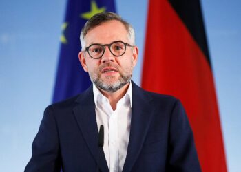 მე კატეგორიული წინააღმდეგი ვიყავი უვიზო რეჟიმის შეჩერების, მაგრამ პოზიცია შევიცვალე – ეს არის ყველაზე მნიშვნელოვანი ინსტრუმენტი, რათა თბილისს მივაწოდოთ მკაფიო გზავნილი, რომ შეწყვიტოს ანტიდემოკრატიული პოლიტიკა – მიხეილ როთი