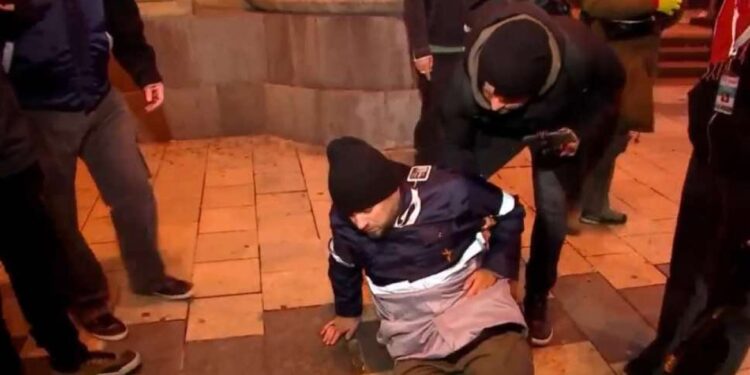 საპროტესტო აქციის დაშლისას რადიო თავისუფლების ჟურნალისტი, დავით ცაგარელი დაშავდა