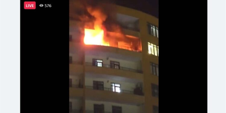 ამ წუთებში ძლიერი ხანძარია საცხოვრებელ ბინაში, რუსთავში