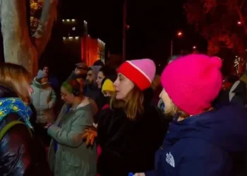 პარლამენტთან მოქალაქეები საპროტესტო აქციაზე იკრიბებიან, პარალელურად აქცია მიმდინარეობს „ქართული ოცნების“ ოფისთანაც