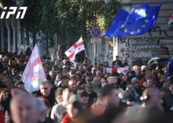 ოპოზიციური პარტიების წარმომადგენლები და მოქალაქეები პრეზიდენტის ადმინისტრაციასთან მივიდნენ