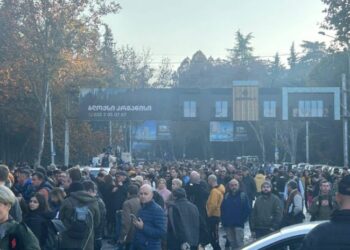 პროტესტი გაყალბებულ არჩევნებს – საპროტესტო აქციის მონაწილეებმა გმირთა მოედანი გადაკეტეს