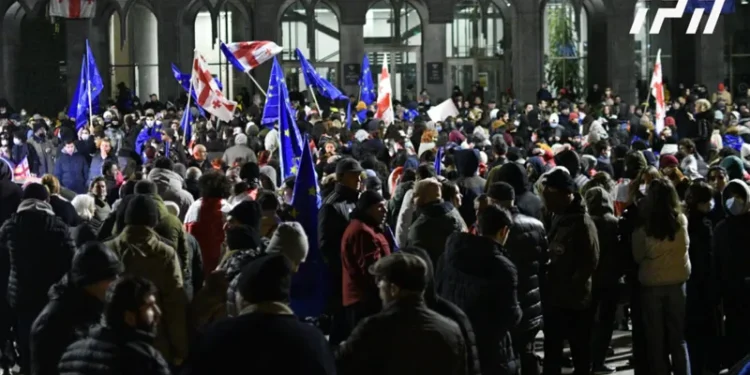 მომიტინგეებმა რუსთაველის გამზირი გადაკეტეს