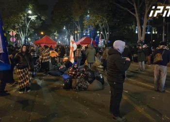 აქციის მონაწილეებმა ღამე კარვებში გაათენეს