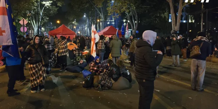 აქციის მონაწილეებმა ღამე კარვებში გაათენეს