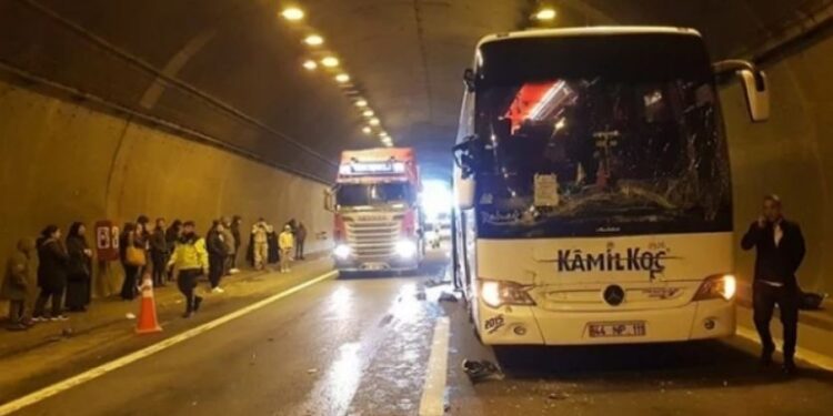 თურქეთში, ერთ-ერთ გვირაბში მომხდარი ავარიის შედეგად 14 ადამიანი დაშავდა