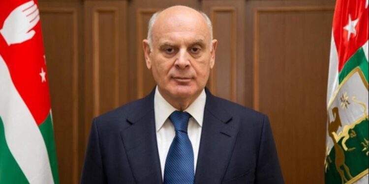 გზების გადაკეტვის შემდეგ ბჟანიამ ე.წ. უშიშროების საბჭოს საგანგებო სხდომა მოიწვია