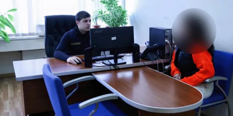 “მოტყუებით დაეუფლნენ 40-ზე მეტი მოქალაქის კუთვნილ 620 584 ლარს” – დაკავებულია 5 პირი