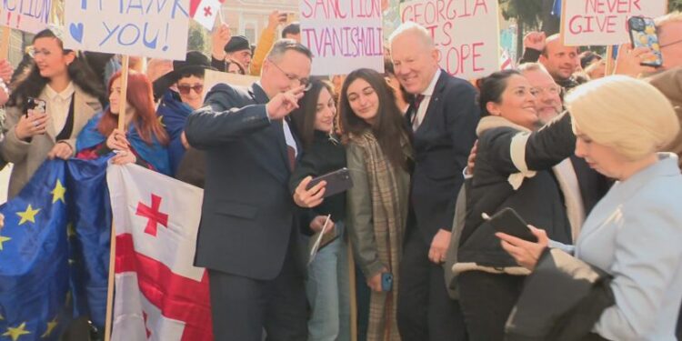 “გლობალური ომის პარტია არის რუსეთი”…”საქართველო ევროპაა და არა რუსეთი…” – ევროპელი დეპუტატები