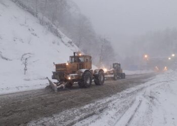 ძლიერი თოვის და დაბალი ტემპერატურის გამო, ცენტრალურ ავტომაგისტრალზე გარკვეული შეზღუდვები წესდება