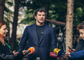 კახა კალაძე – რეალურად, სალომე ზურაბიშვილს თავისი თავი ადარდებს, მას არც ქვეყანა აინტერესებს, არც ქვეყნის ბედი, მისი მცდელობაა, თანამდებობა როგორმე შეინარჩუნოს, თუმცა ხუთი პარასკევი აქვს დარჩენილი