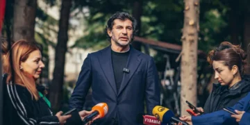 კახა კალაძე – რეალურად, სალომე ზურაბიშვილს თავისი თავი ადარდებს, მას არც ქვეყანა აინტერესებს, არც ქვეყნის ბედი, მისი მცდელობაა, თანამდებობა როგორმე შეინარჩუნოს, თუმცა ხუთი პარასკევი აქვს დარჩენილი