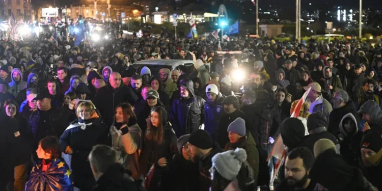 ნიკა მელია პოლიციელებს – მანქანებში ის საშუალებებია, რომელიც საჭიროა ღამისთევისთვის – რატომ გვაიძულებთ, რომ ვიჭიდაოთ?