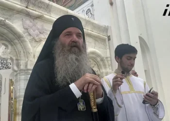 მეუფე იაკობი – რომ გარბიხარ და წერილებით მიმართავ, მაგ საქციელს ჩემ ახალგაზრდობაში ოთხი ასო ერქვა – ნურც რუსებს ავარევინებთ და ნურც ევროპელებს