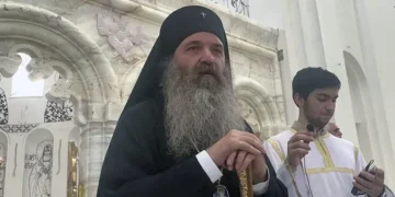 მეუფე იაკობი – რომ გარბიხარ და წერილებით მიმართავ, მაგ საქციელს ჩემ ახალგაზრდობაში ოთხი ასო ერქვა – ნურც რუსებს ავარევინებთ და ნურც ევროპელებს