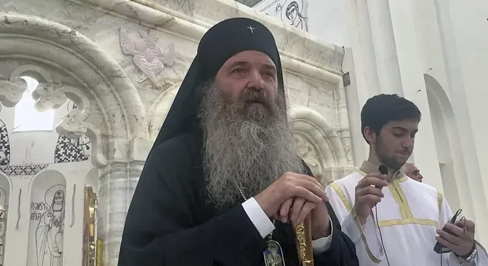 მეუფე იაკობი – რომ გარბიხარ და წერილებით მიმართავ, მაგ საქციელს ჩემ ახალგაზრდობაში ოთხი ასო ერქვა – ნურც რუსებს ავარევინებთ და ნურც ევროპელებს