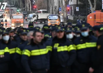 სამართალდამცავებმა მელიქიშვილის გამზირზე კორდონი შექმნეს – აქციის მონაწილეები კვლავ გამზირზე რჩებიან