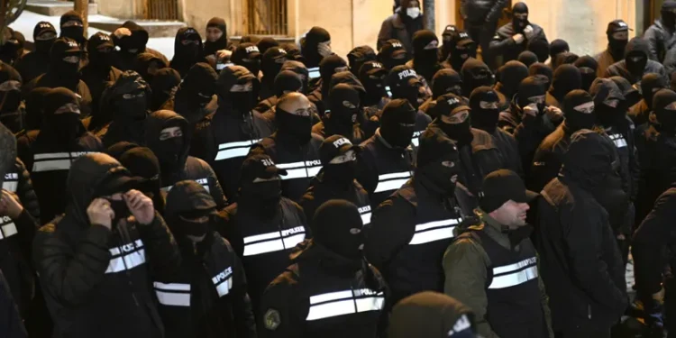 პარლამენტის ყველა შესასვლელთან პოლიციაა მობილიზებული