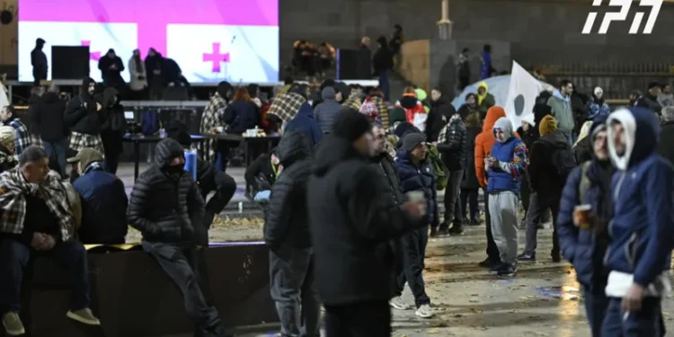 აქციის მონაწილეებმა ღამე პარლამენტთან გაათენეს