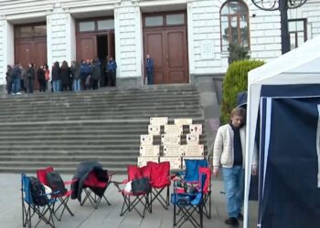 თბილისში თსუ-ს სტუდენტებმა, უნივერსიტეტის ეზოში კარვები გაშალეს