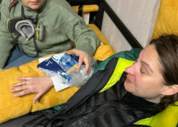 „კოალიცია ცვლილებისთვის” ინფორმაციით, ნანა მალაშხიას ცხვირი აქვს გატეხილი, ელენე ხოშტარიას კი, სავარაუდოდ, ხელი