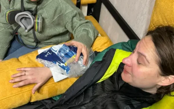 „კოალიცია ცვლილებისთვის” ინფორმაციით, ნანა მალაშხიას ცხვირი აქვს გატეხილი, ელენე ხოშტარიას კი, სავარაუდოდ, ხელი