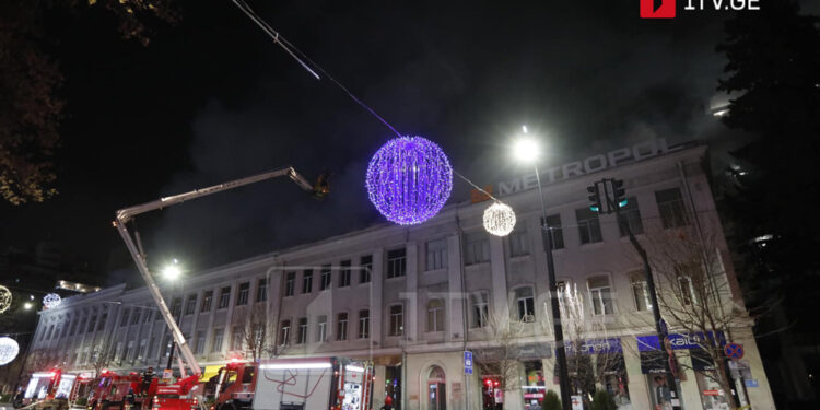 თბილისში, ჭავჭავაძის გამზირზე მდებარე შენობაში ხანძარი ლიკვიდირებულია