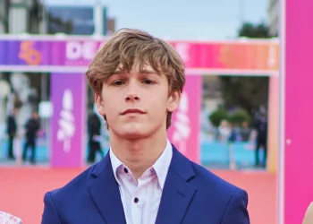 “Baby Driver” მსახიობი, 16 წლის ჰადსონ მიკი, მოძრავი მანქანიდან გადმოვარდნის შედეგად გარდაიცვალა