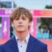 “Baby Driver” მსახიობი, 16 წლის ჰადსონ მიკი, მოძრავი მანქანიდან გადმოვარდნის შედეგად გარდაიცვალა